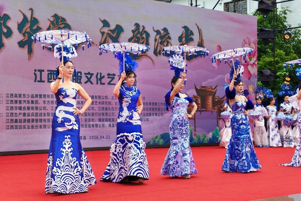 2026-04 台湾旗袍团体2.jpg