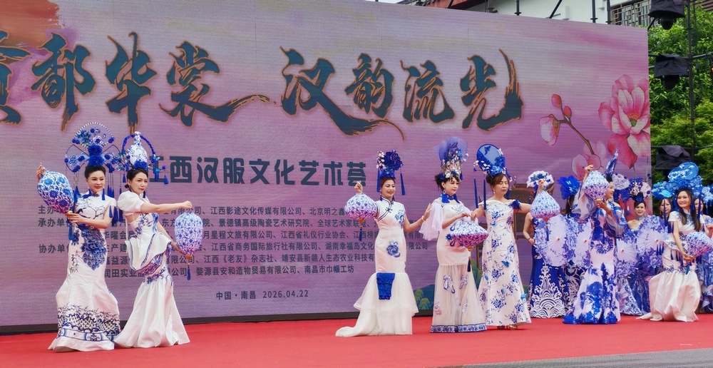 2026-04 台湾旗袍团体3.jpg